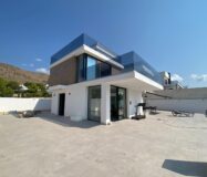 Вилла в Сьерра Кортина 500 кв.м с террасой и бассейном