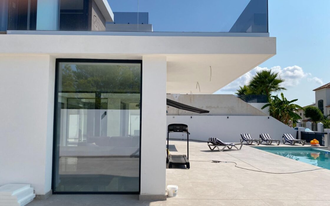 Вилла в Сьерра Кортина 500 кв.м с террасой и бассейном