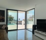 Вилла в Сьерра Кортина 500 кв.м с террасой и бассейном