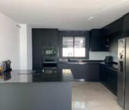 Вилла в Сьерра Кортина 500 кв.м с террасой и бассейном