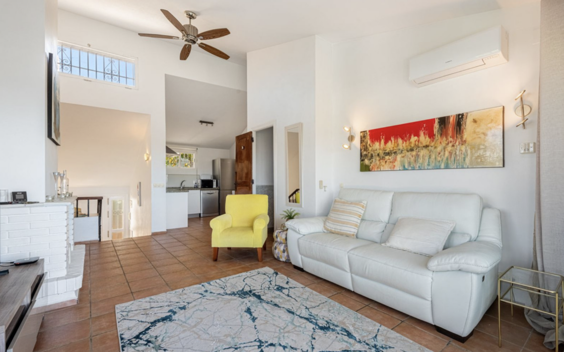 Таунхаус с 2 спальнями и видом на море в Марбелье 84 кв.м