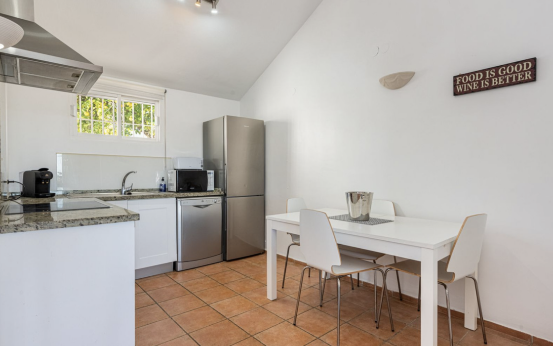 Таунхаус с 2 спальнями и видом на море в Марбелье 84 кв.м