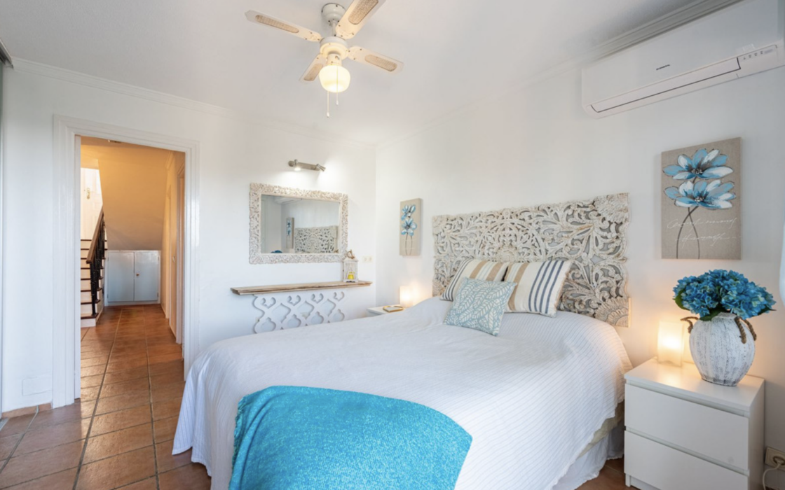 Таунхаус с 2 спальнями и видом на море в Марбелье 84 кв.м