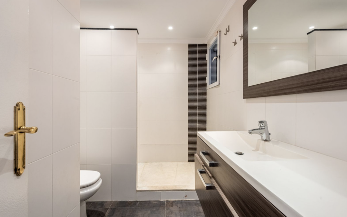 Таунхаус с 2 спальнями и видом на море в Марбелье 84 кв.м