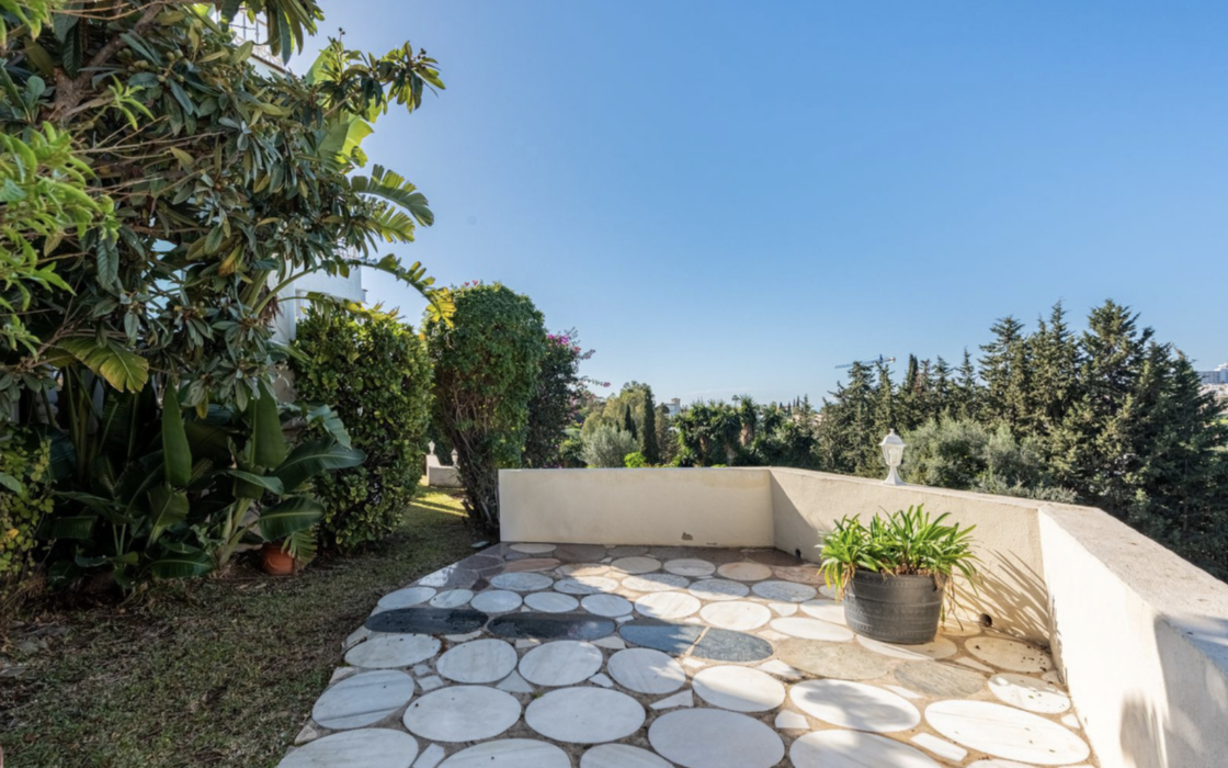 Таунхаус с 2 спальнями и видом на море в Марбелье 84 кв.м