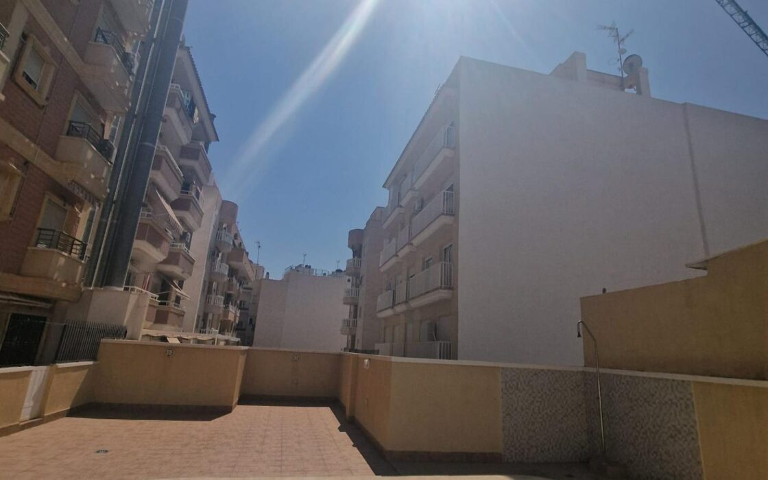 Апартаменты в Торревьехе 70 кв.м с террасой у моря