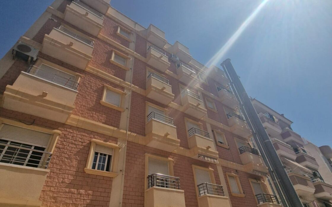 Апартаменты в Торревьехе 70 кв.м с террасой у моря