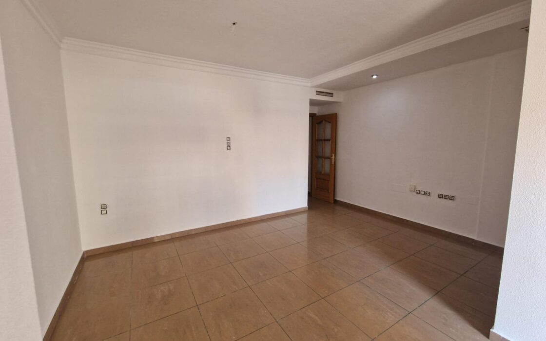 Апартаменты в Торревьехе 70 кв.м с террасой у моря