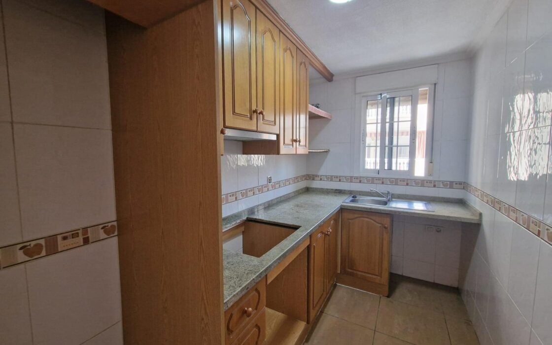 Апартаменты в Торревьехе 70 кв.м с террасой у моря