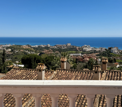 Великолепний таунхаус з терасою та видом на море в Бенальмадені