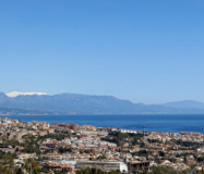 Великолепний таунхаус з терасою та видом на море в Бенальмадені