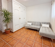 Великолепний таунхаус з терасою та видом на море в Бенальмадені