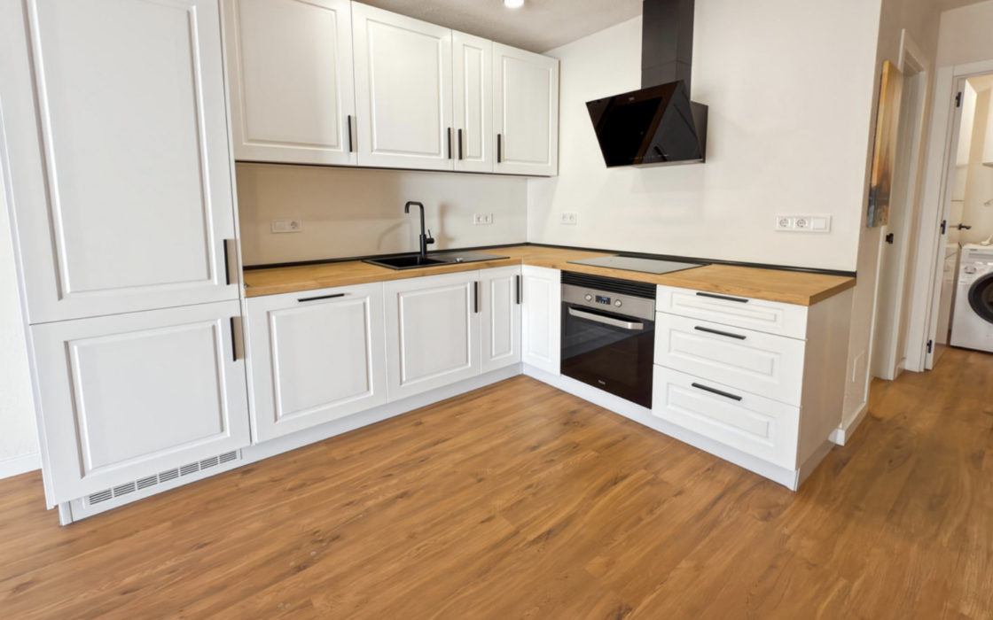 Великолепний таунхаус з терасою та видом на море в Бенальмадені