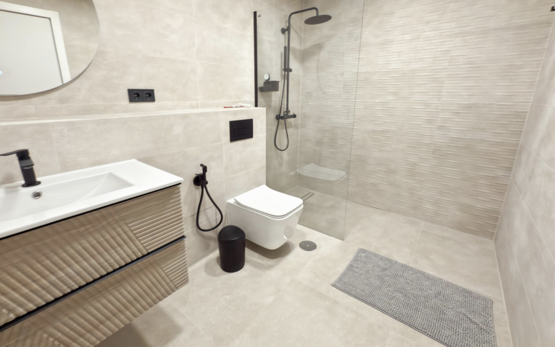 Великолепний таунхаус з терасою та видом на море в Бенальмадені