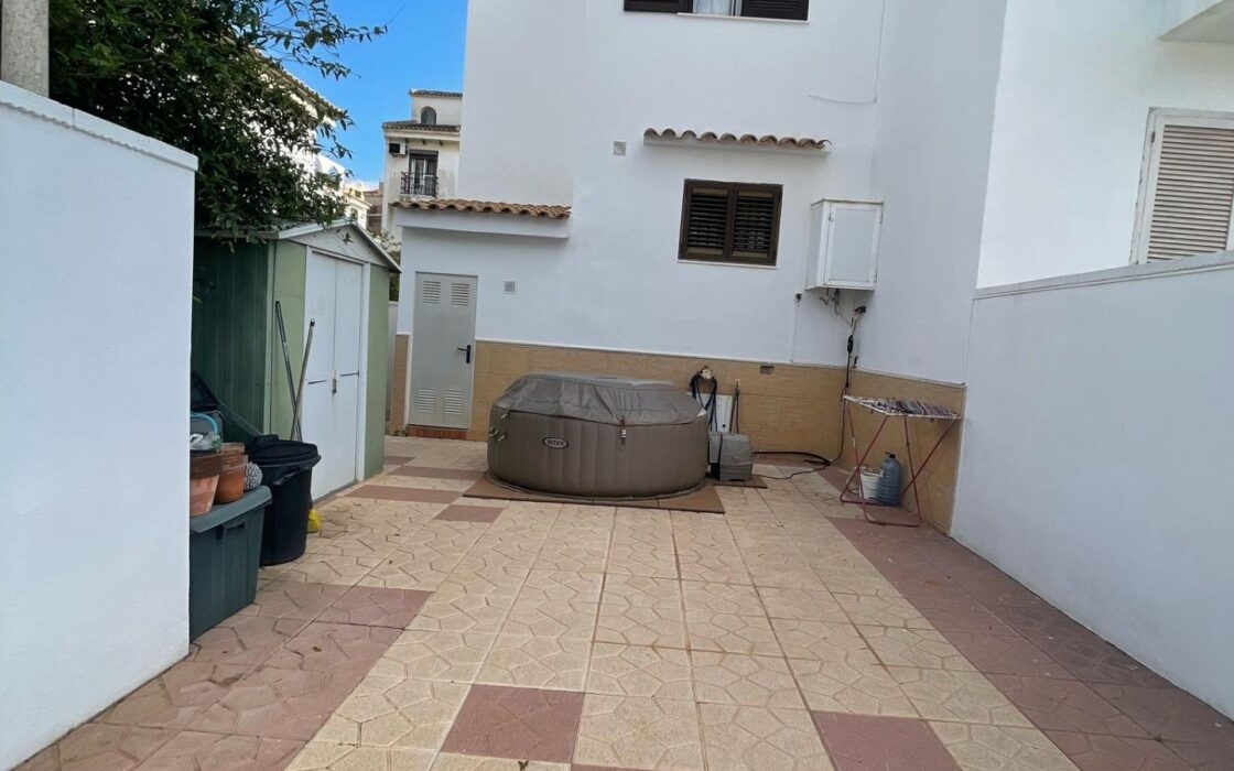 Дуплекс в Торревьехе с террасой и 3 комнатами