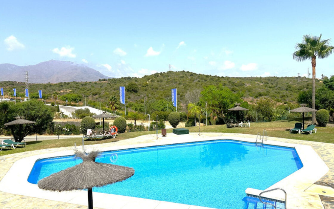 Двоквартирний будинок в Естепоні з терасою та морським видом 148 кв.м