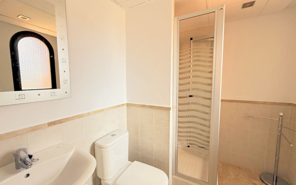 Двоквартирний будинок в Естепоні з терасою та морським видом 148 кв.м