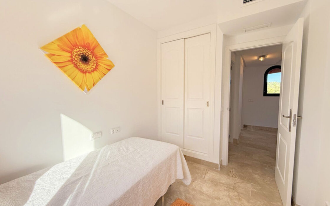 Двоквартирний будинок в Естепоні з терасою та морським видом 148 кв.м