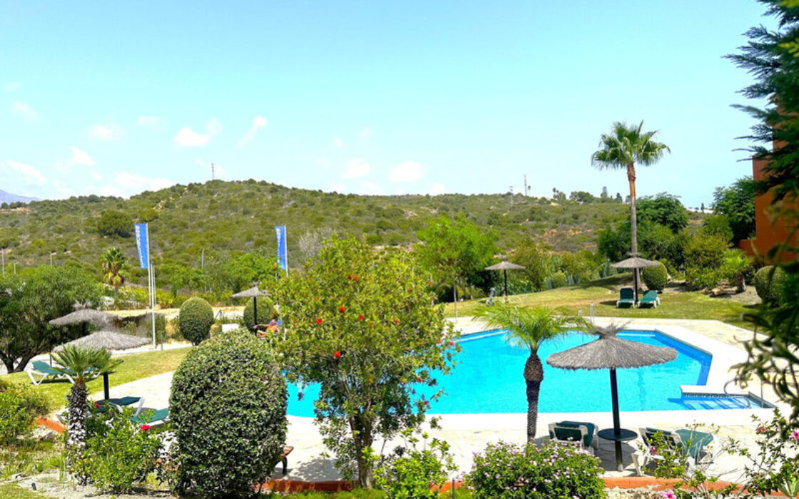 Двоквартирний будинок в Естепоні з терасою та морським видом 148 кв.м