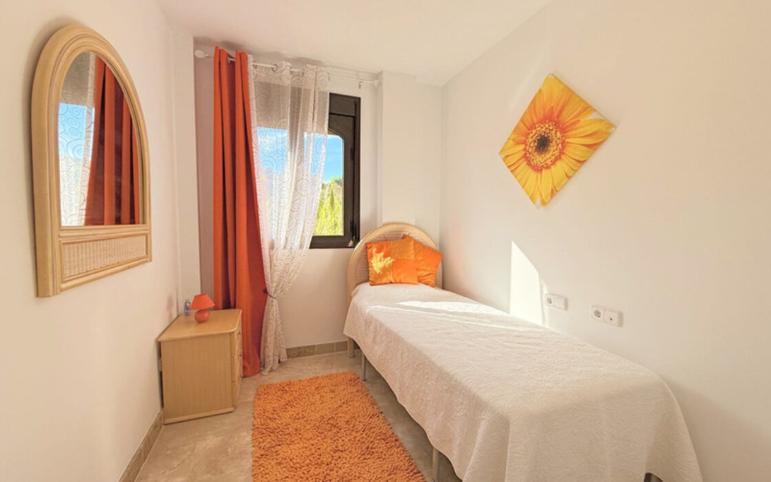 Двоквартирний будинок в Естепоні з терасою та морським видом 148 кв.м