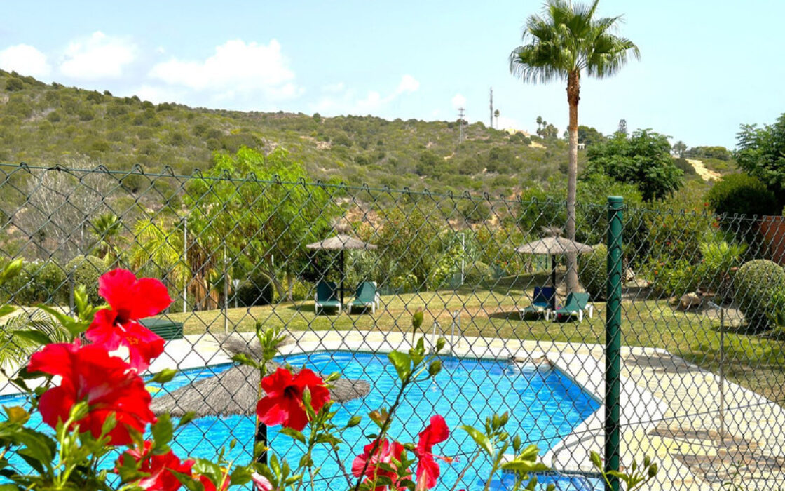 Двоквартирний будинок в Естепоні з терасою та морським видом 148 кв.м