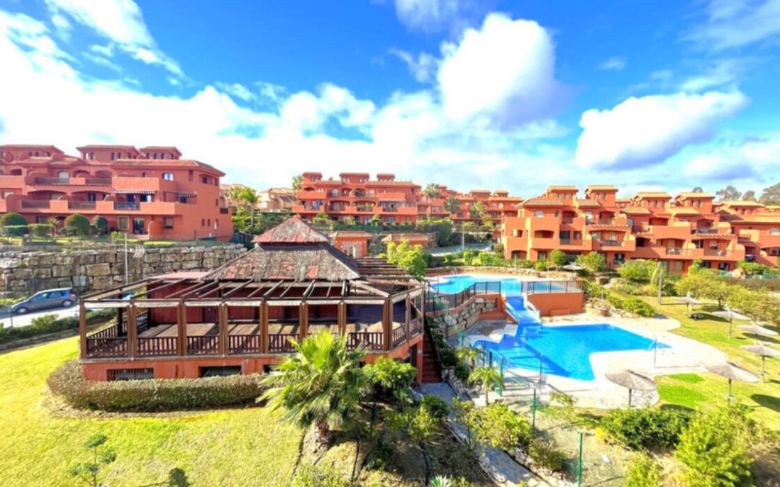 Двоквартирний будинок в Естепоні з терасою та морським видом 148 кв.м