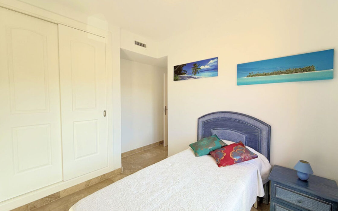 Двоквартирний будинок в Естепоні з терасою та морським видом 148 кв.м