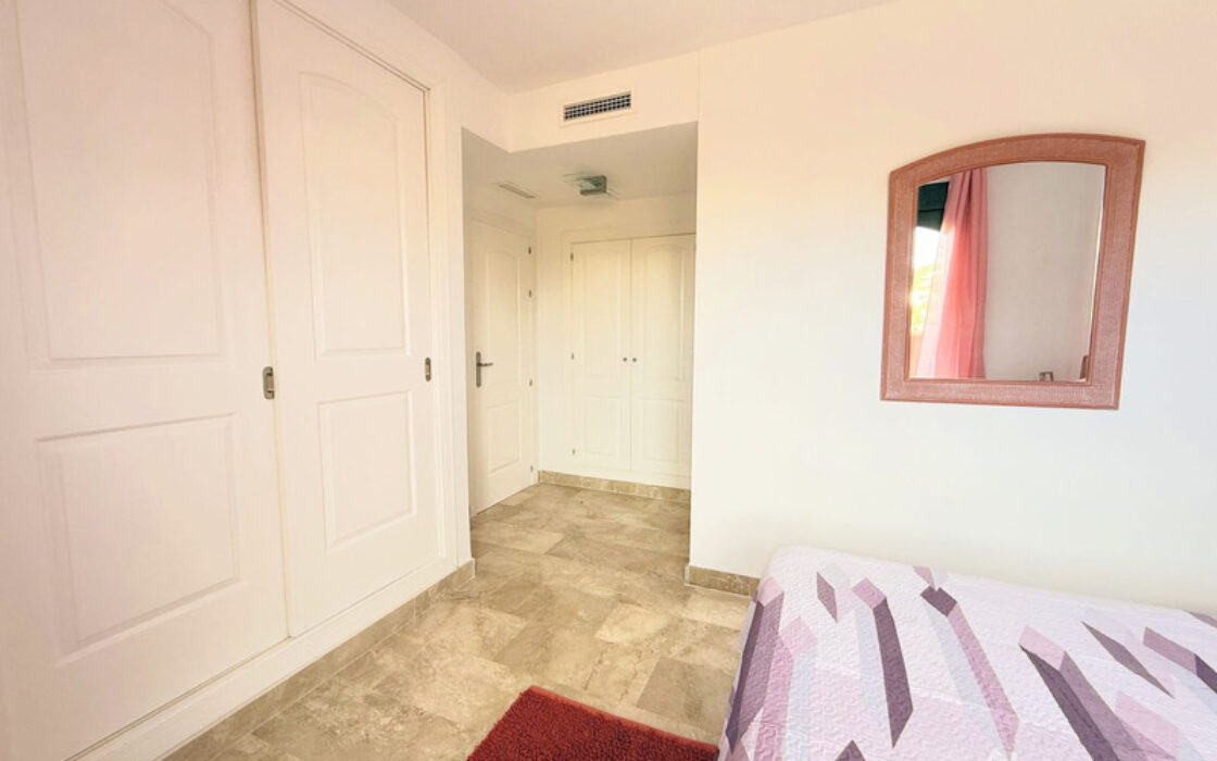 Двоквартирний будинок в Естепоні з терасою та морським видом 148 кв.м