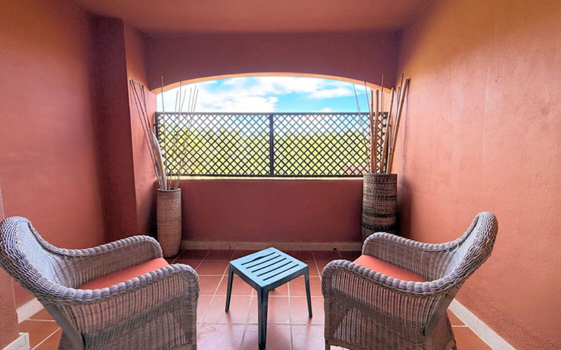 Двоквартирний будинок в Естепоні з терасою та морським видом 148 кв.м