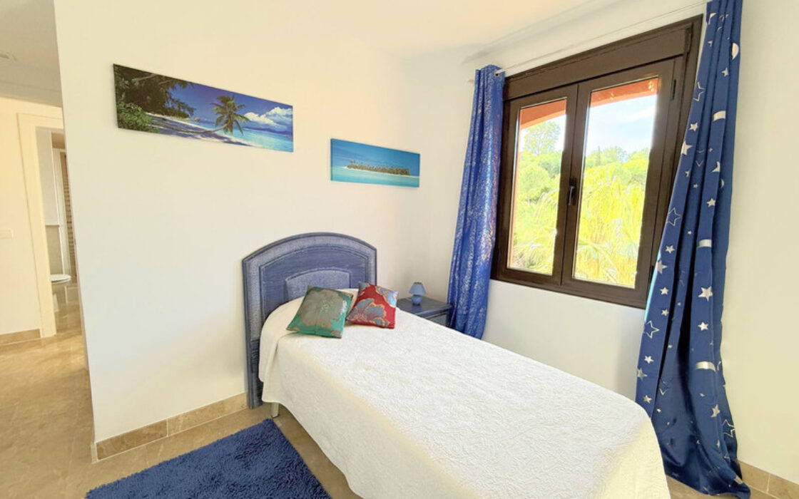 Двоквартирний будинок в Естепоні з терасою та морським видом 148 кв.м