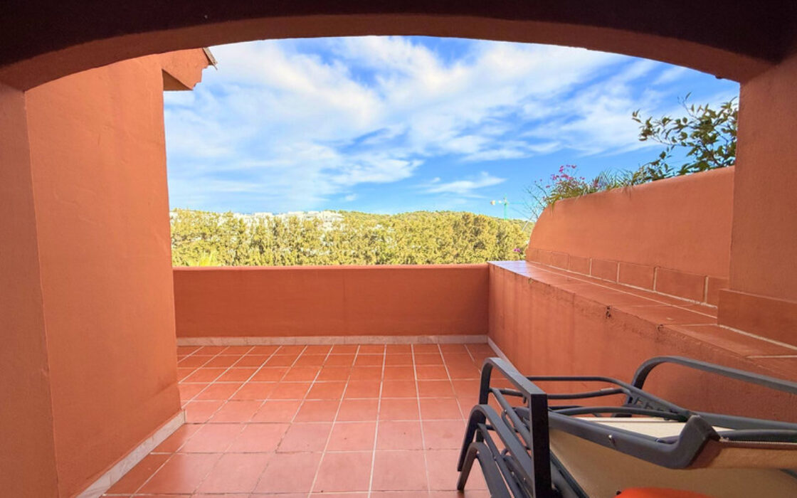 Двоквартирний будинок в Естепоні з терасою та морським видом 148 кв.м