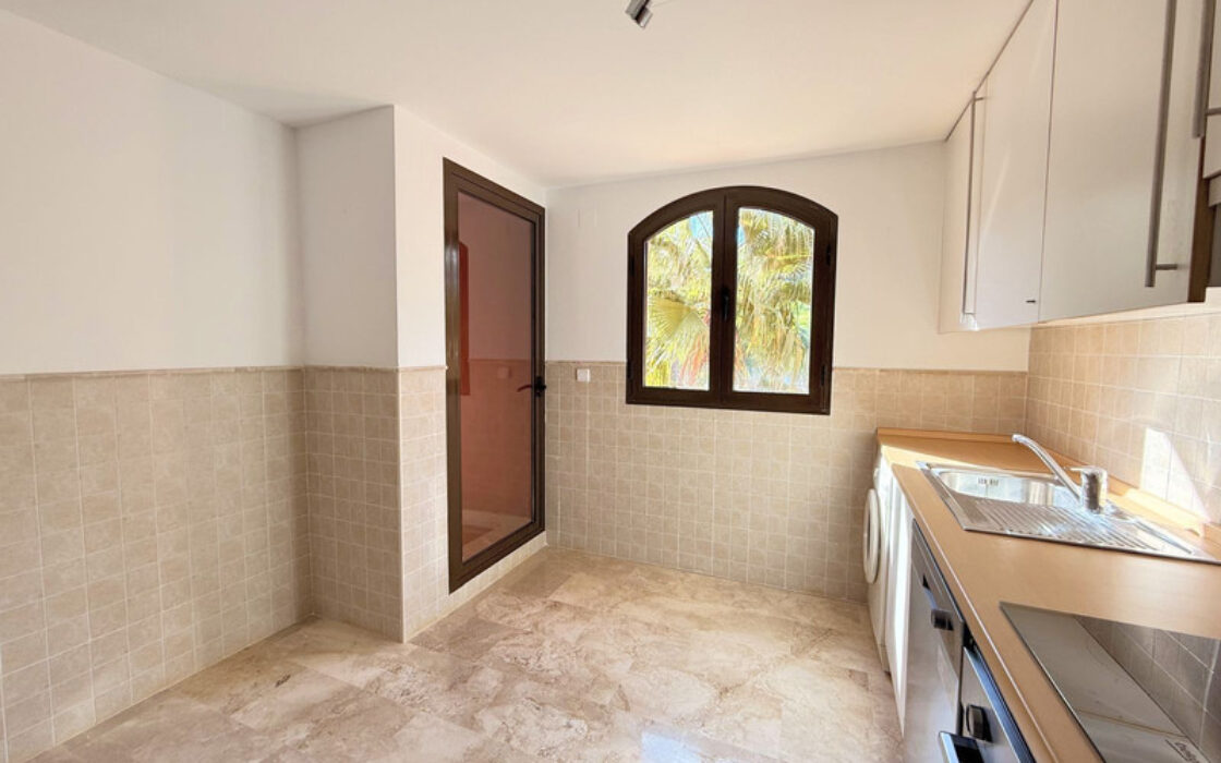 Двоквартирний будинок в Естепоні з терасою та морським видом 148 кв.м