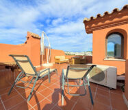 Двоквартирний будинок в Естепоні з терасою та морським видом 148 кв.м