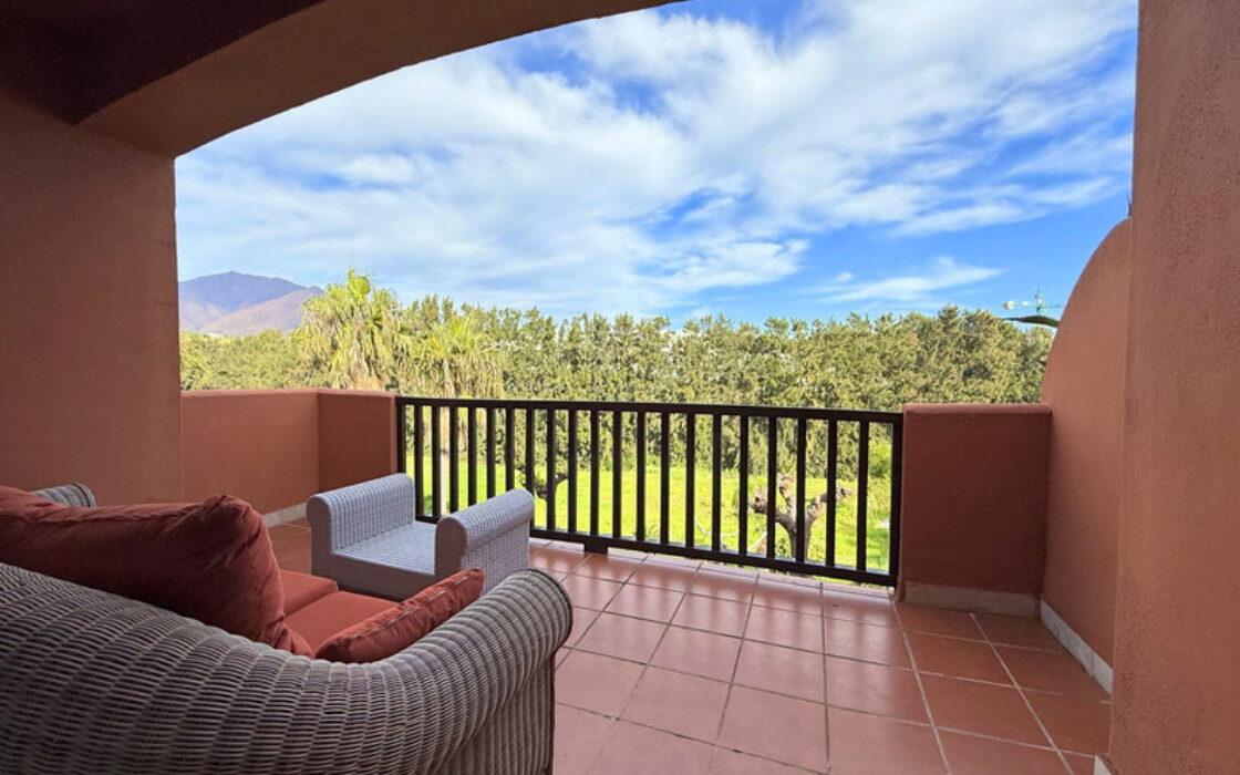 Двоквартирний будинок в Естепоні з терасою та морським видом 148 кв.м