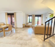 Двоквартирний будинок в Естепоні з терасою та морським видом 148 кв.м