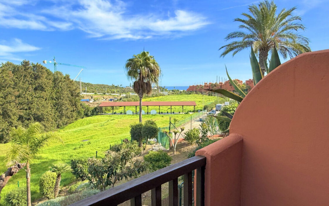 Двоквартирний будинок в Естепоні з терасою та морським видом 148 кв.м