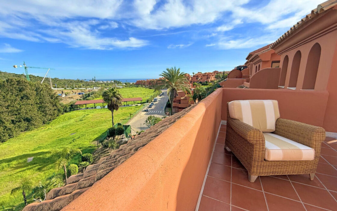 Двоквартирний будинок в Естепоні з терасою та морським видом 148 кв.м