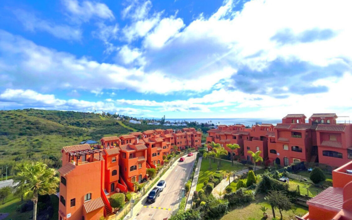 Двоквартирний будинок в Естепоні з терасою та морським видом 148 кв.м