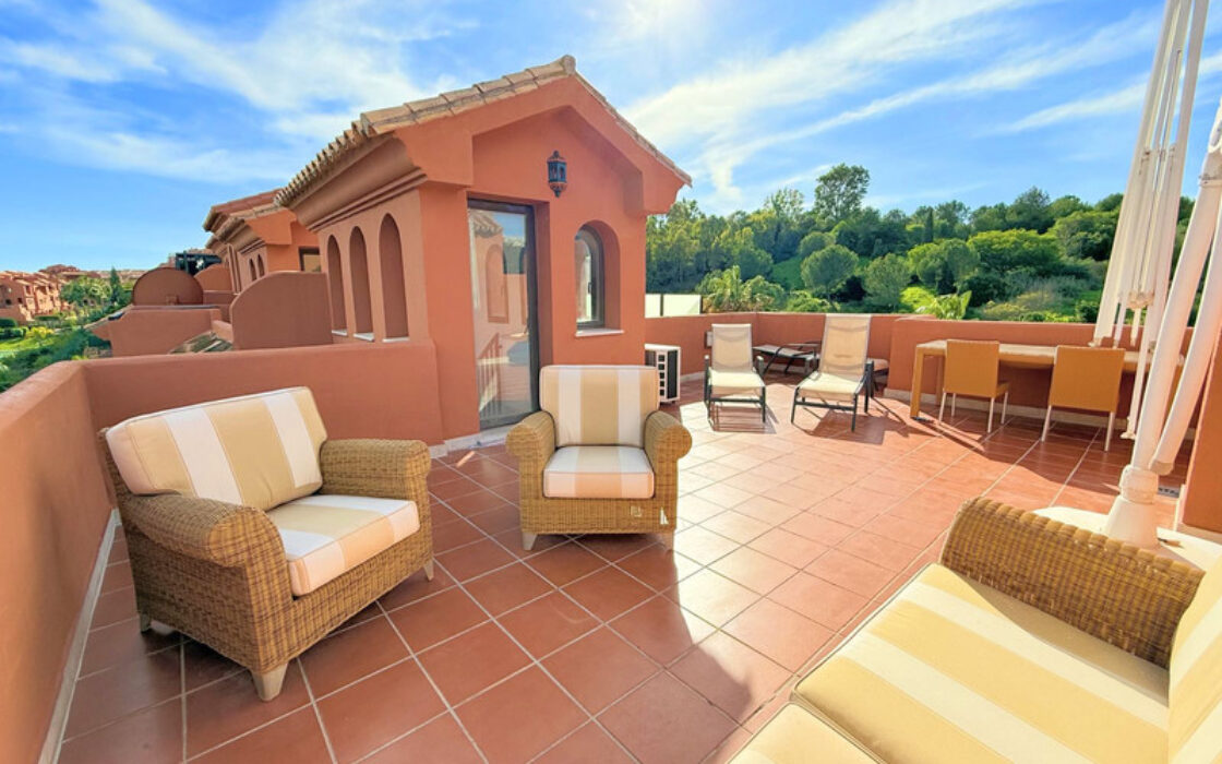 Двоквартирний будинок в Естепоні з терасою та морським видом 148 кв.м