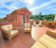 Двоквартирний будинок в Естепоні з терасою та морським видом 148 кв.м