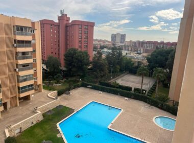 Апартаменты 130 кв.м с террасой в Аликанте у моря