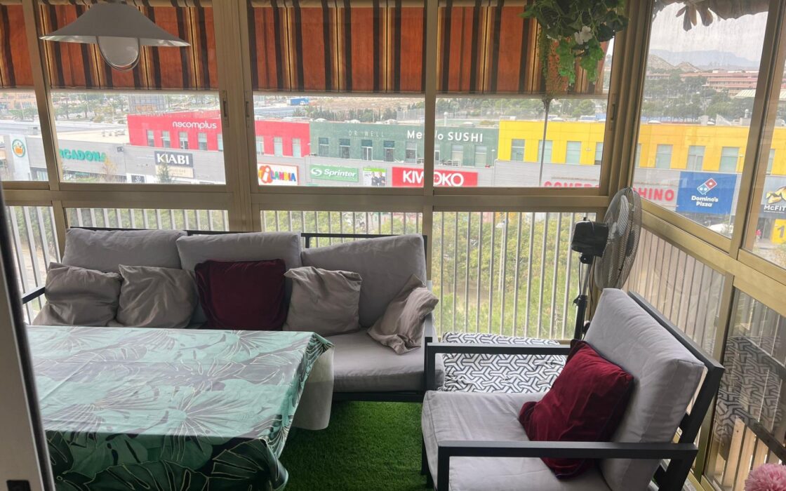 Апартаменти 130 кв.м з терасою в Аліканте біля моря