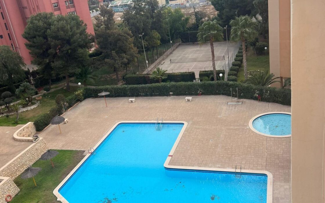 Апартаменти 130 кв.м з терасою в Аліканте біля моря