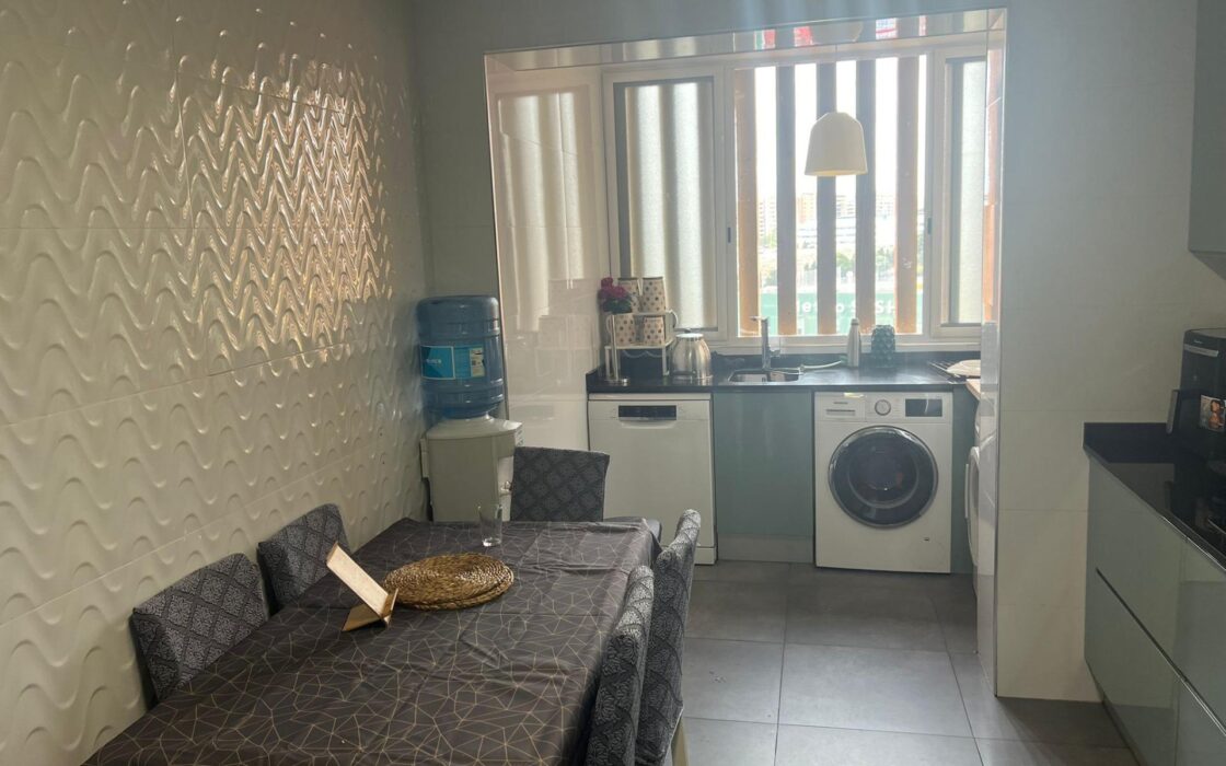 Апартаменти 130 кв.м з терасою в Аліканте біля моря