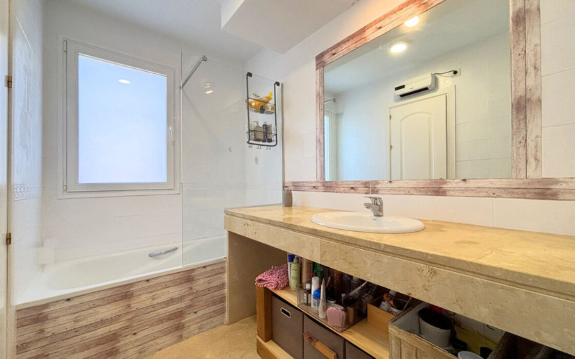 Дом с террасой 140 кв.м у моря на Коста-дель-Соль