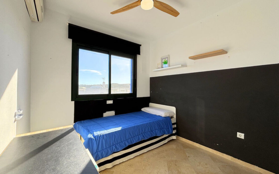 Дом с террасой 140 кв.м у моря на Коста-дель-Соль