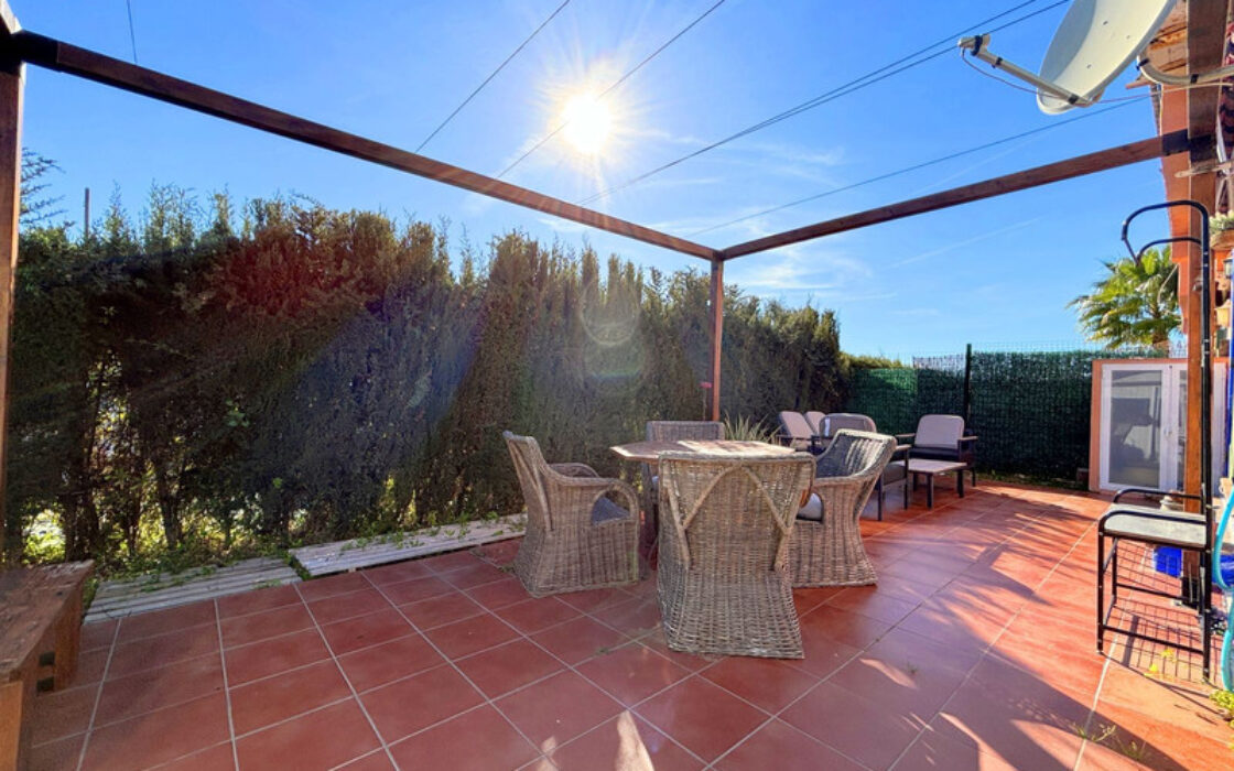 Дом с террасой 140 кв.м у моря на Коста-дель-Соль