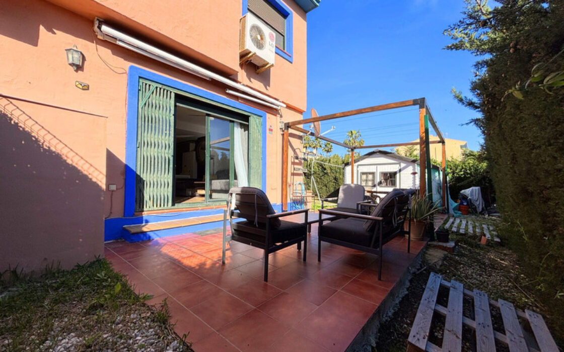 Дом с террасой 140 кв.м у моря на Коста-дель-Соль