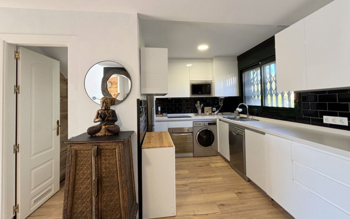 Дом с террасой 140 кв.м у моря на Коста-дель-Соль