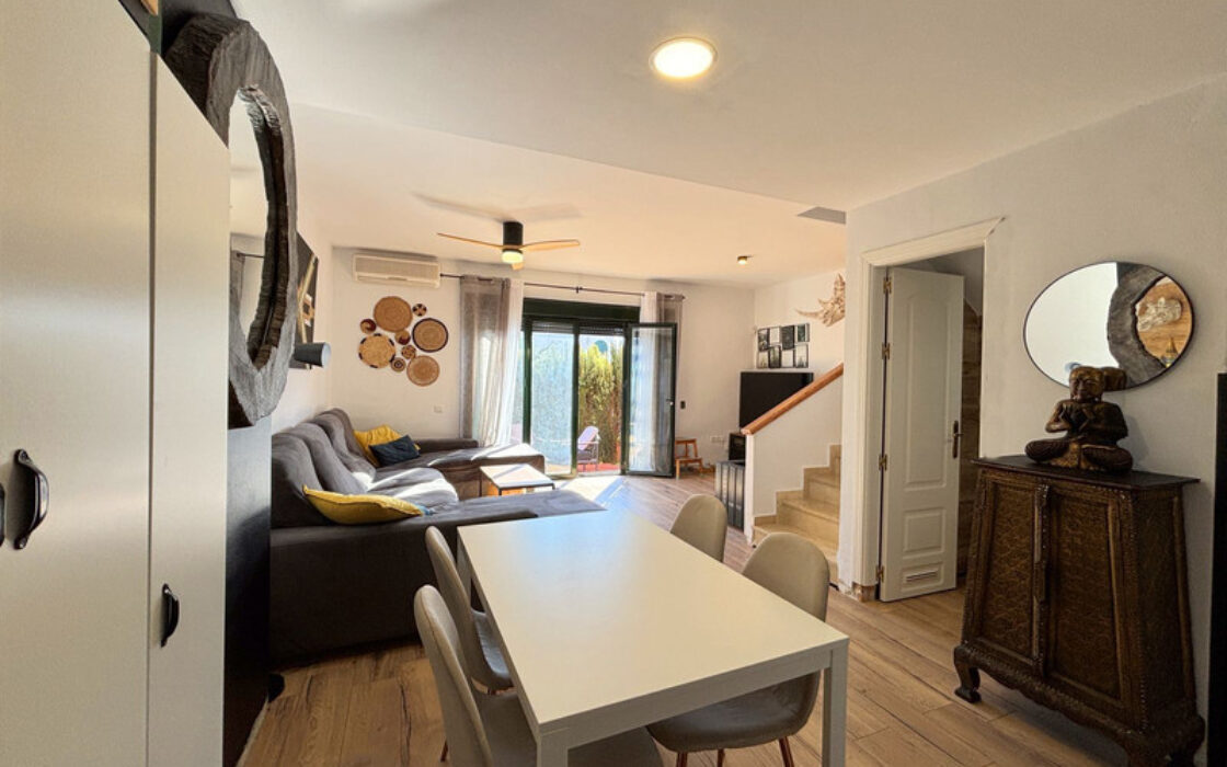 Дом с террасой 140 кв.м у моря на Коста-дель-Соль